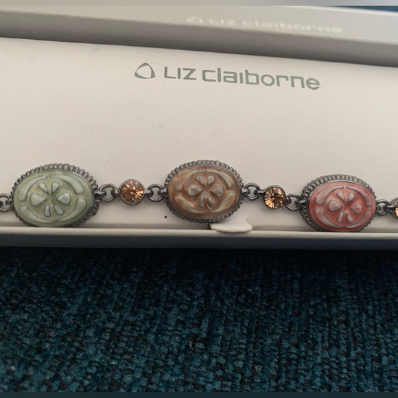 NIB Liz Claiborne Bracelet and Earrings - Picture 3 of 3